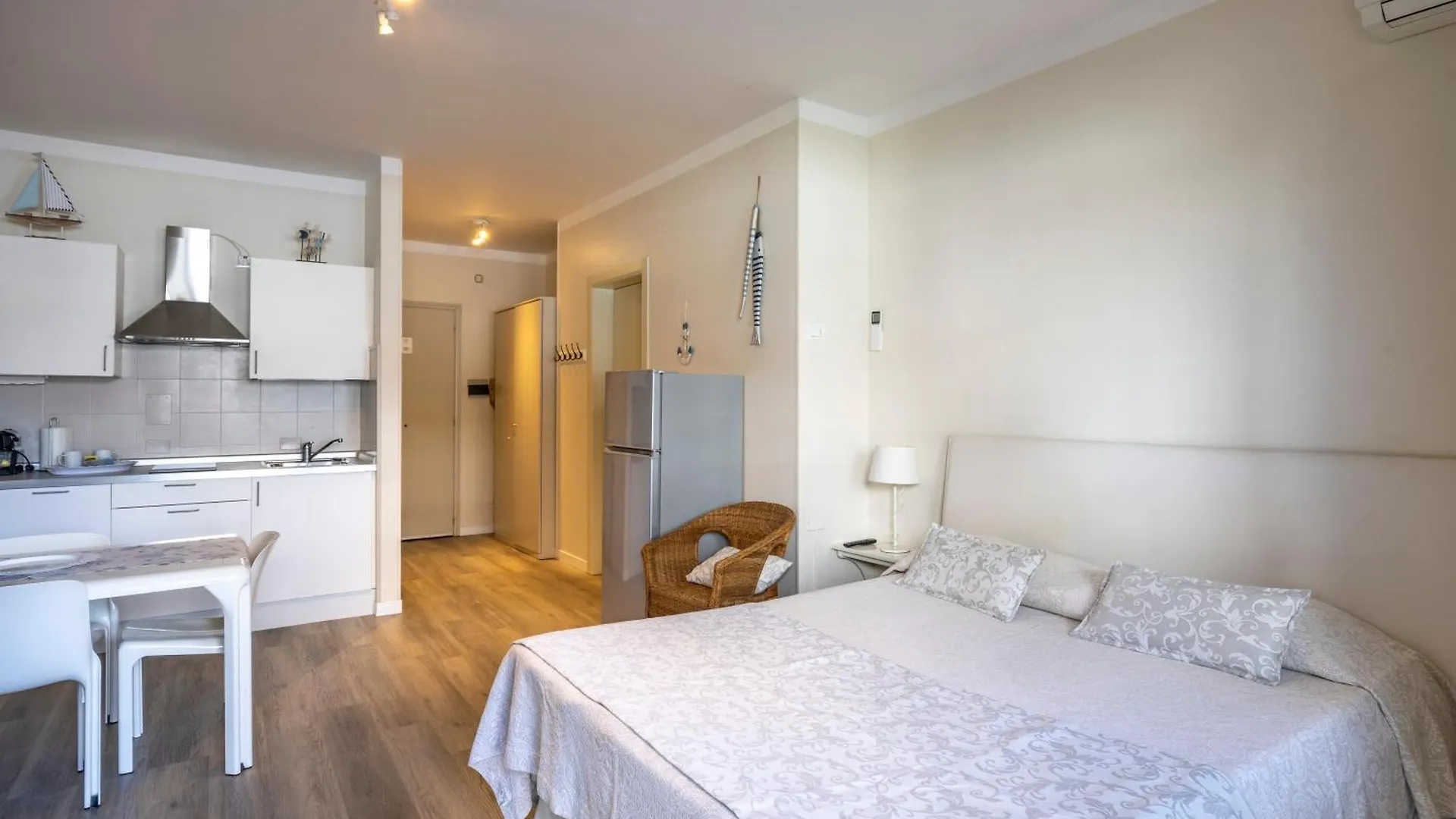Apartments Peninsula Sirmione 0*,