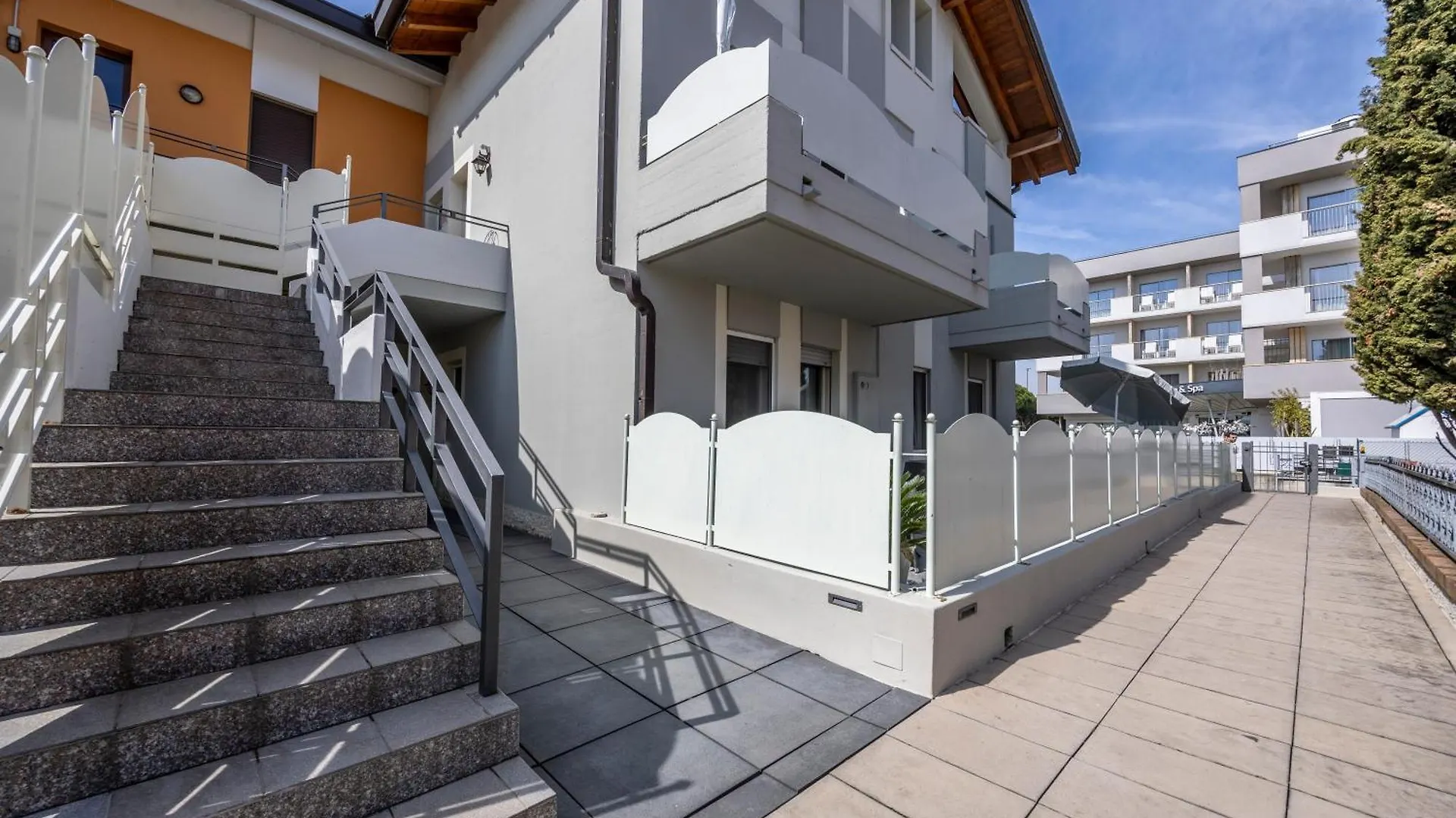 Apartments Peninsula Sirmione 0*,  Italy